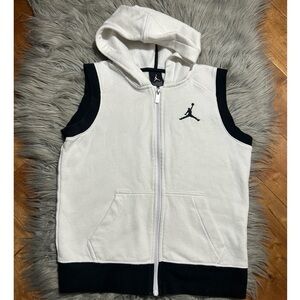 Air Jordan Youth Boy Sleeveless Hooded Sweater Vest Wite and Black Size Medium